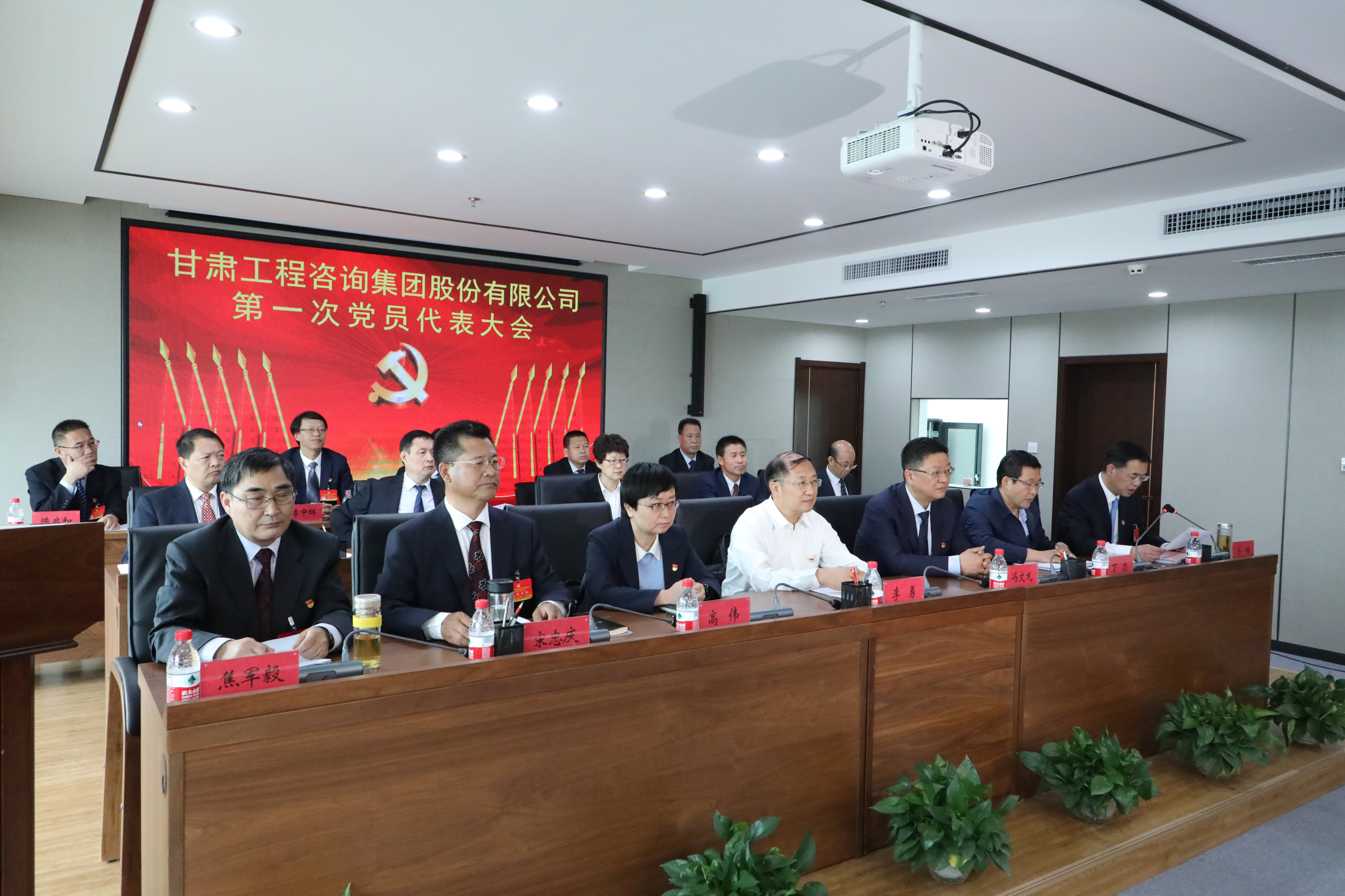中国共产党2024新澳门2024原料网1688<br/>第一次代表大会胜利召开